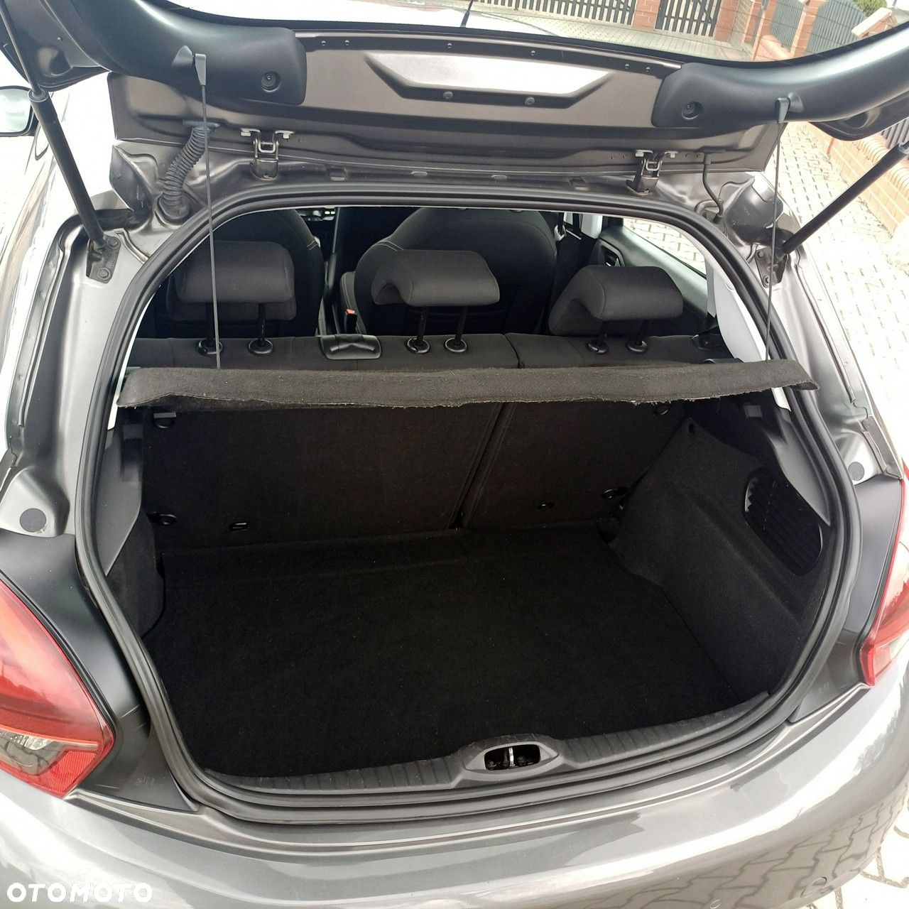 Peugeot 208 - 22