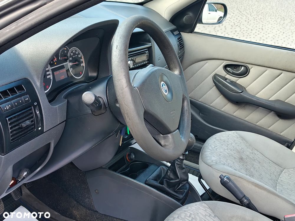 Fiat Albea 1.4 Dynamic - 10