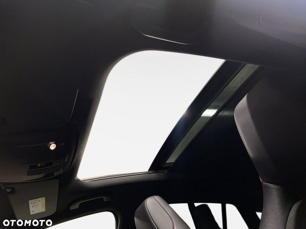 Mercedes-Benz CLA - 12