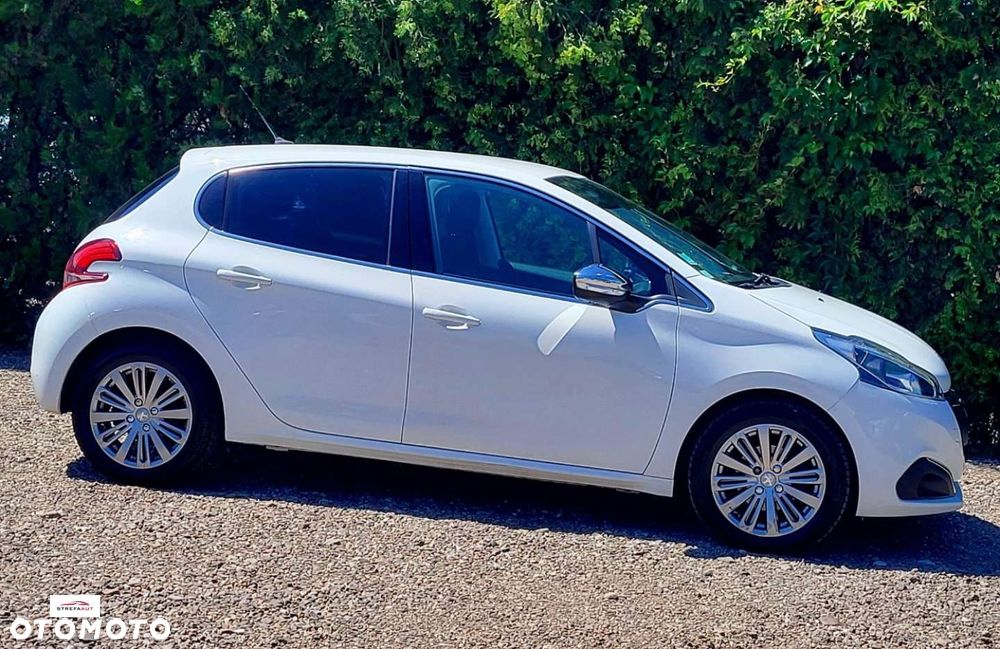 Peugeot 208 - 13