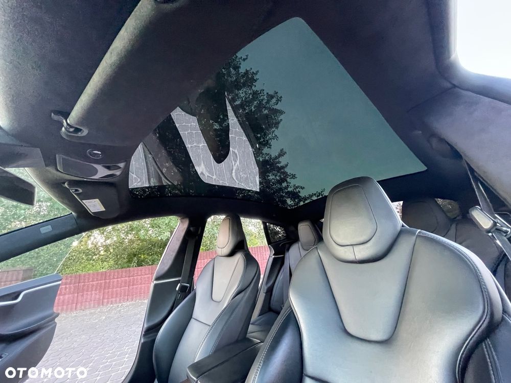 Tesla Model S - 22