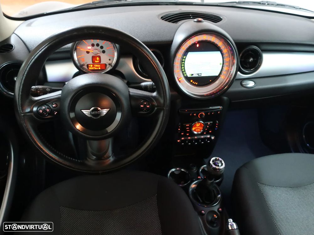 MINI 3 Portas Cooper D - 17