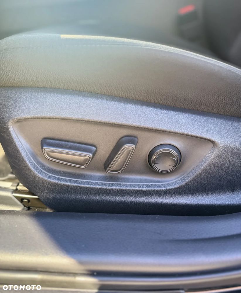 Toyota Camry 2.5 Hybrid Comfort CVT - 22