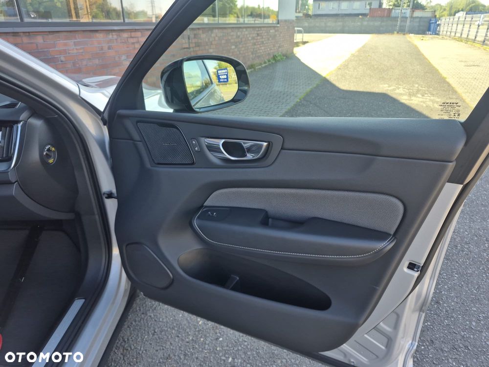 Volvo XC 60 B4 D Geartronic RDesign - 28