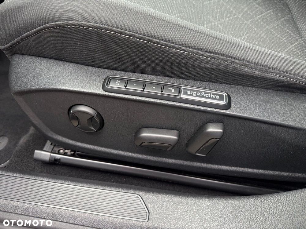 Volkswagen Golf - 21