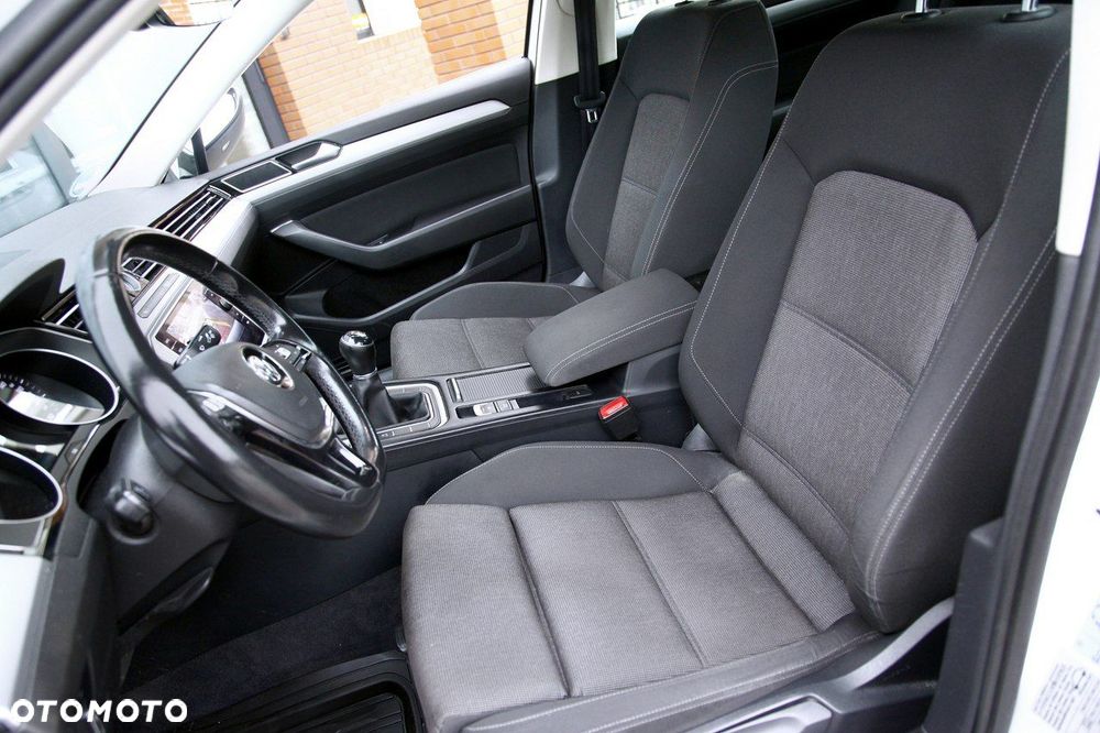 Volkswagen Passat - 17