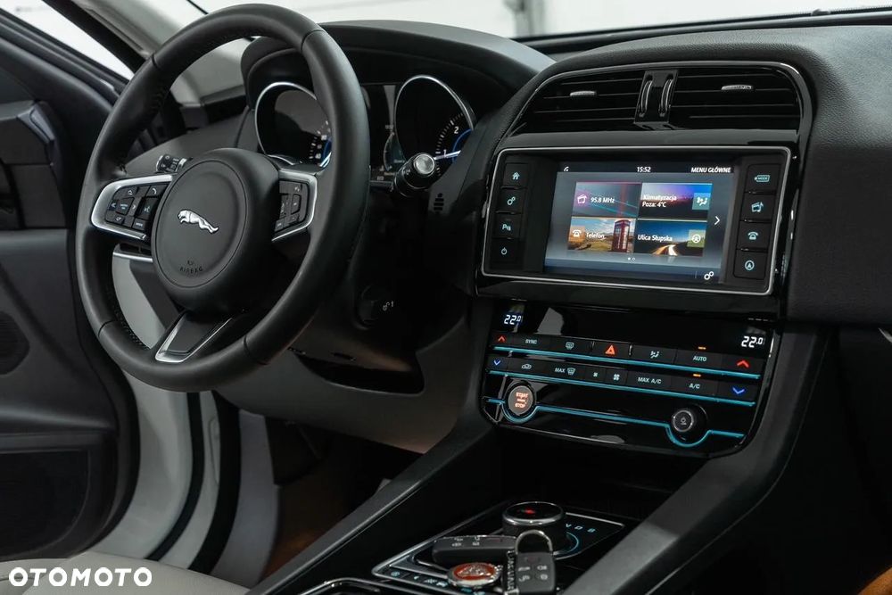 Jaguar F-Pace 2.0 i4D RWD Prestige - 8