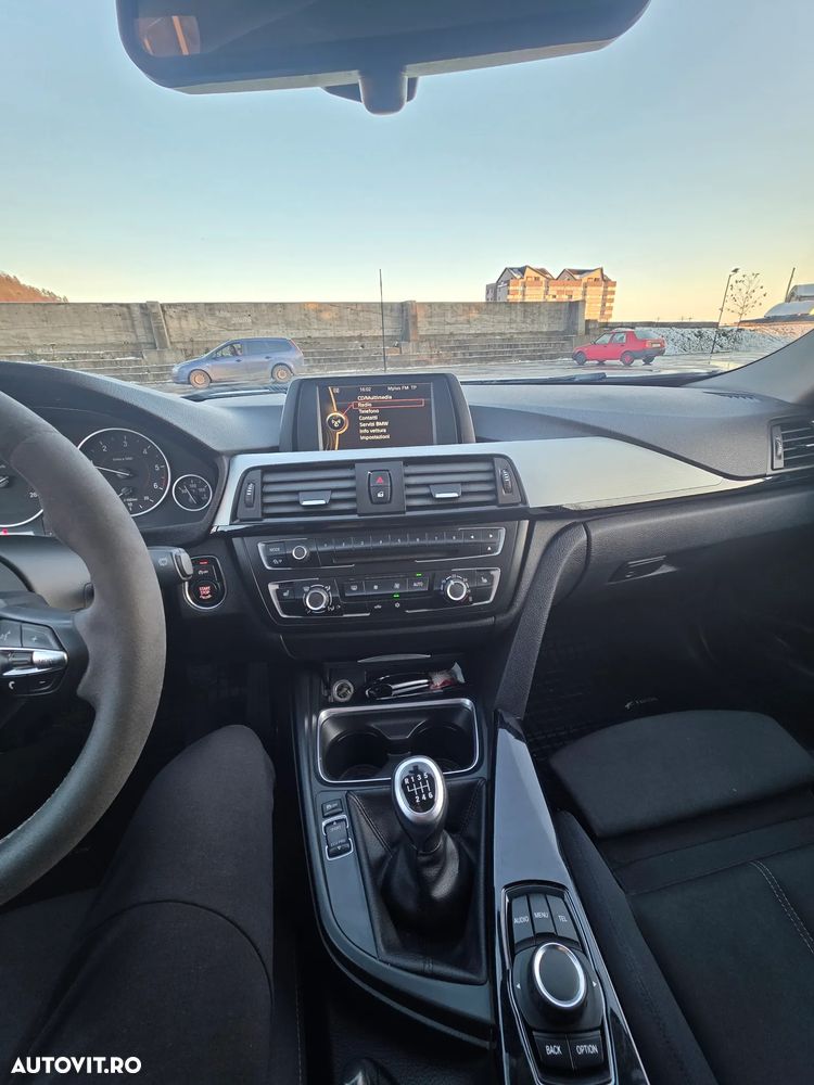 BMW Seria 3 320d - 24