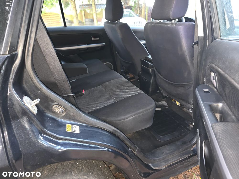 Suzuki Grand Vitara 2.0 Club - 11