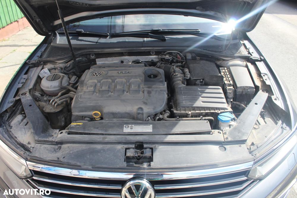 Volkswagen Passat 2.0 TDI DSG Comfortline - 12
