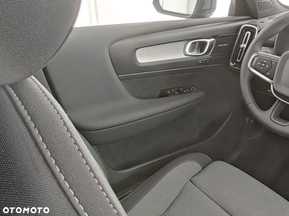 Volvo XC 40 B4 Plus Dark - 12