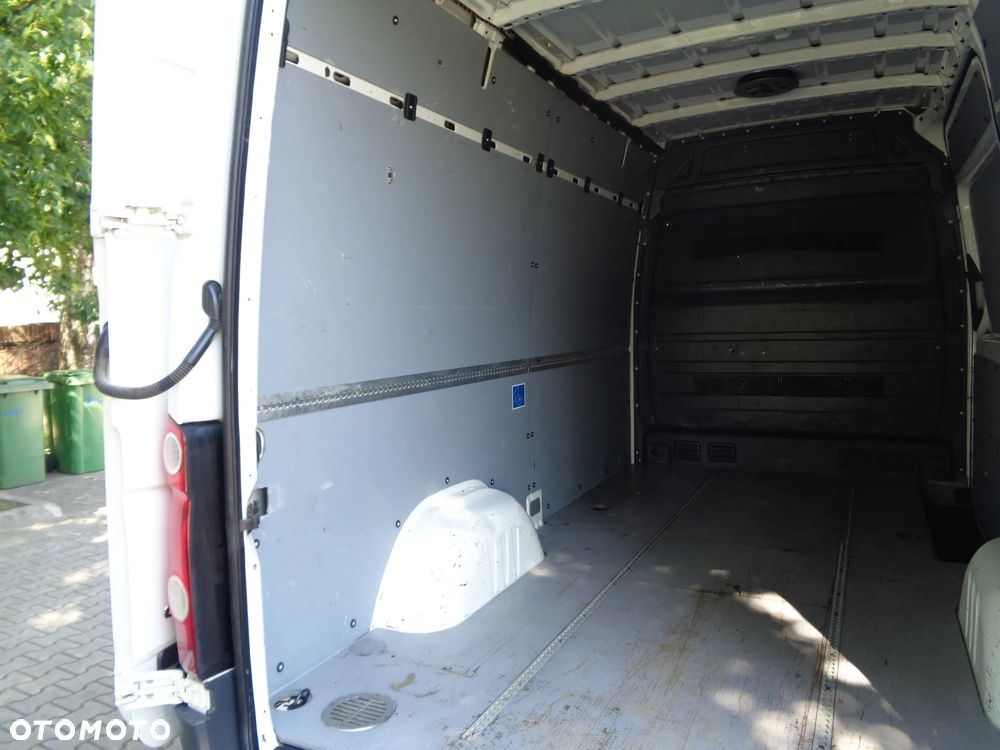 Volkswagen Crafter - 12