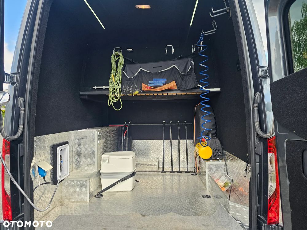 Mercedes-Benz SPRINTER - 31