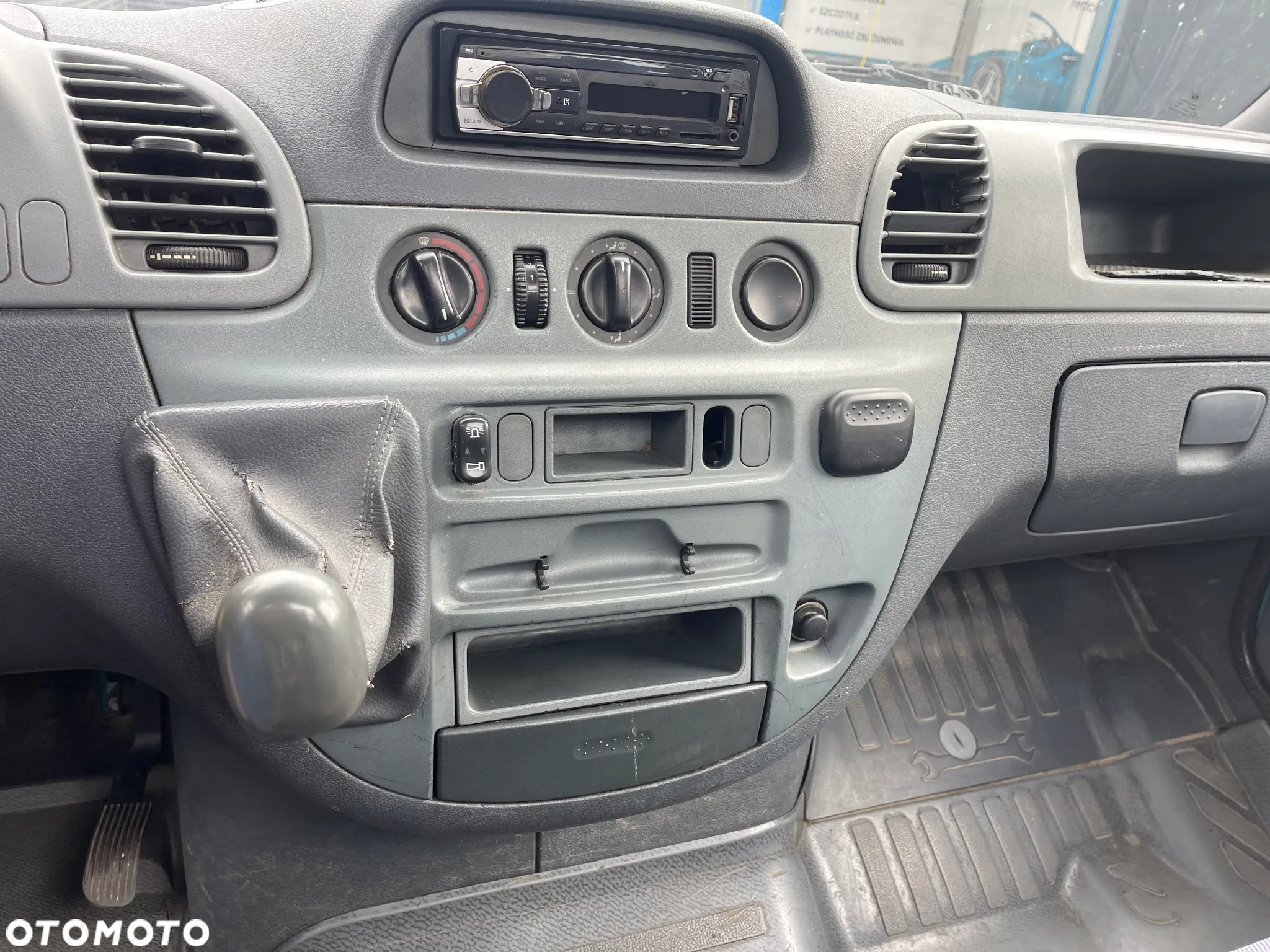 Mercedes-Benz Sprinter 208 - 11