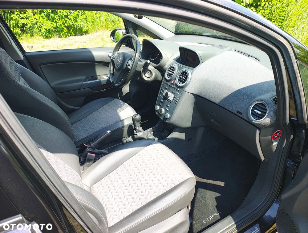 Opel Corsa 1.4 16V Cosmo - 24