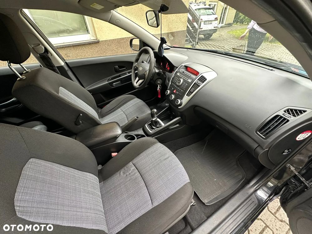 Kia Ceed - 15