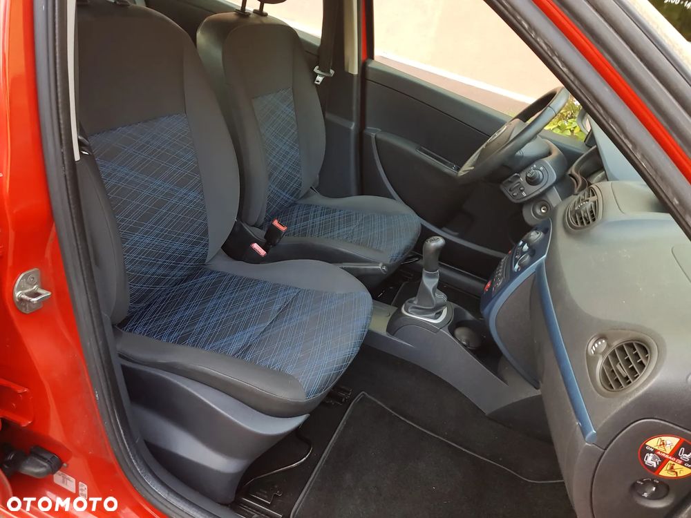 Renault Clio 1.2 16V 75 Dynamique - 10