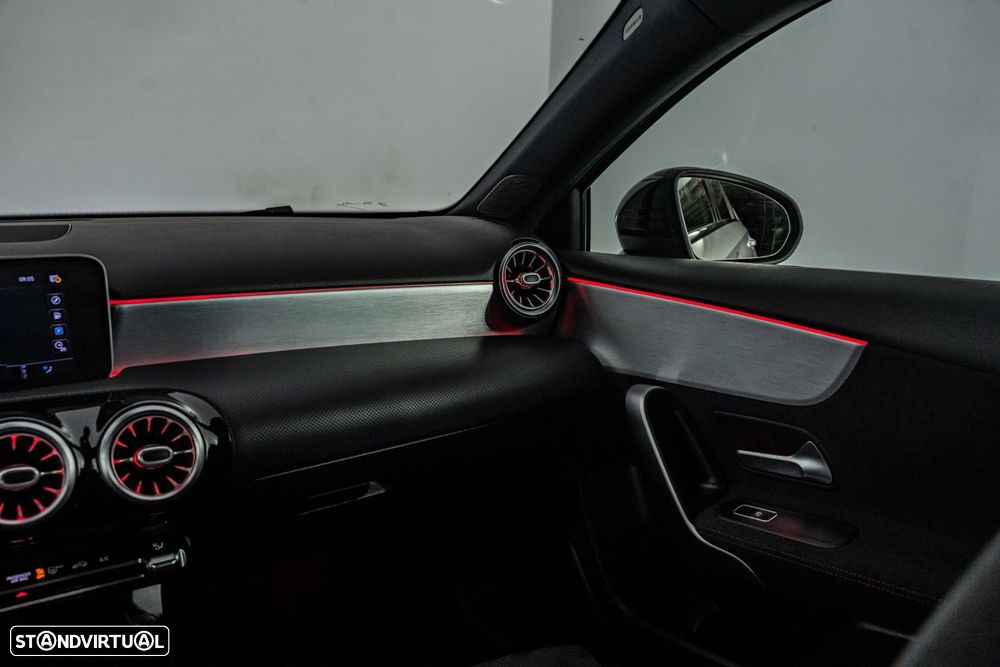 Mercedes-Benz A 180 d AMG Line Aut. — fotografia 15