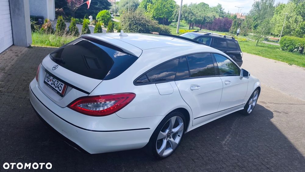 Mercedes-Benz CLS 350 CDI 4-Matic BlueEff - 24