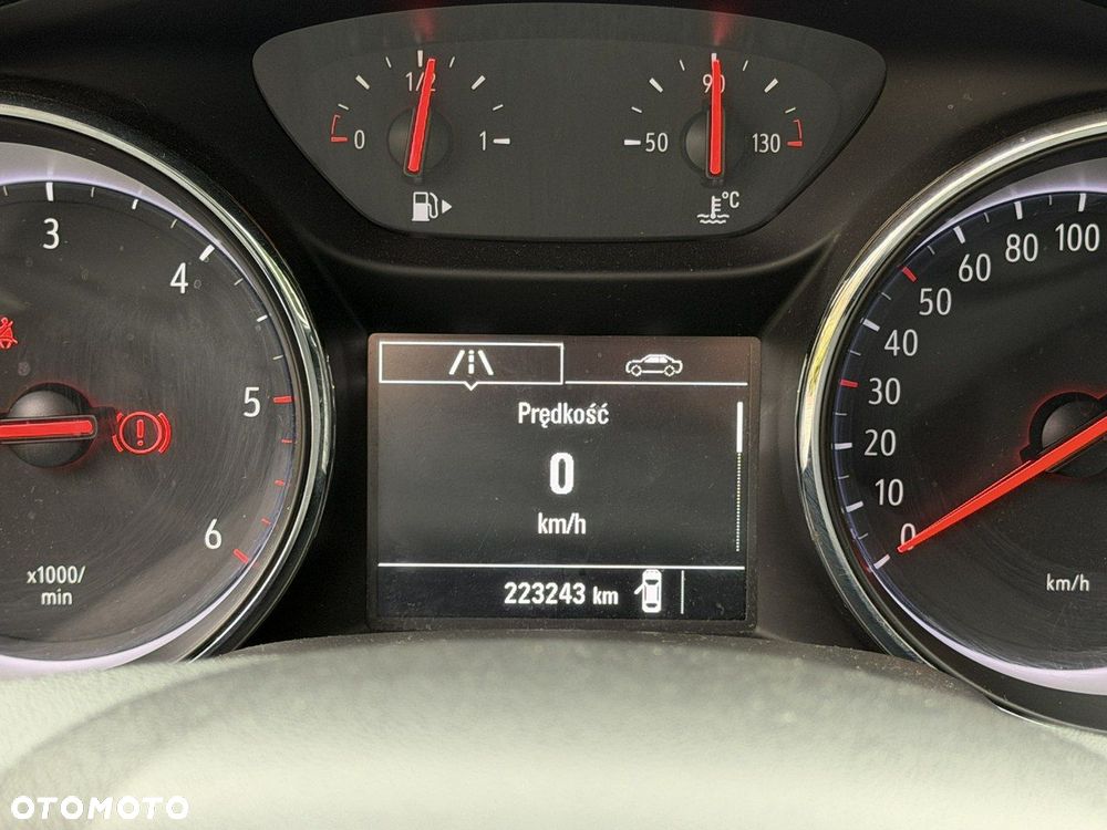 Opel Astra 1.6 CDTI Essentia - 10