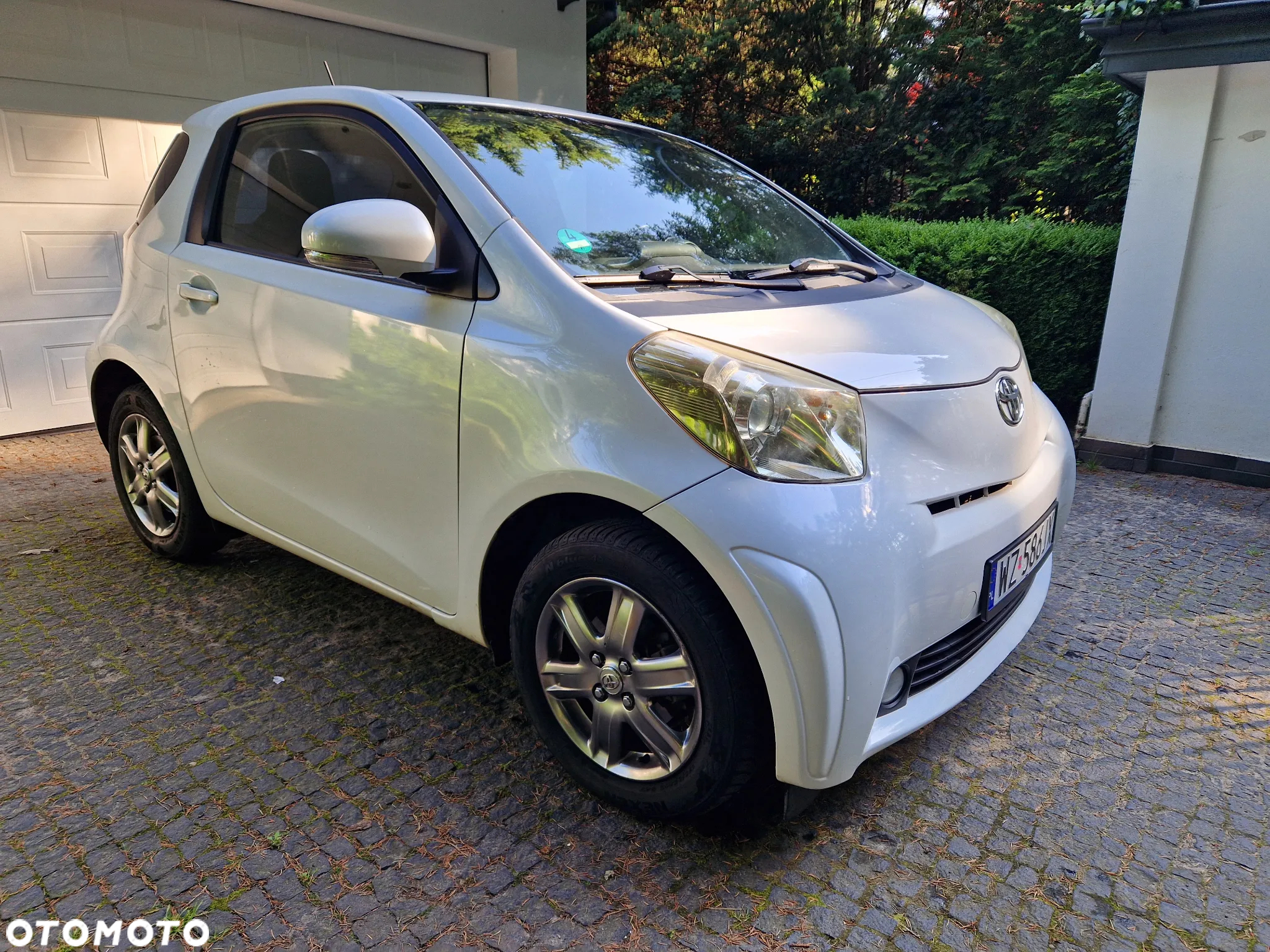 Toyota iQ - 5