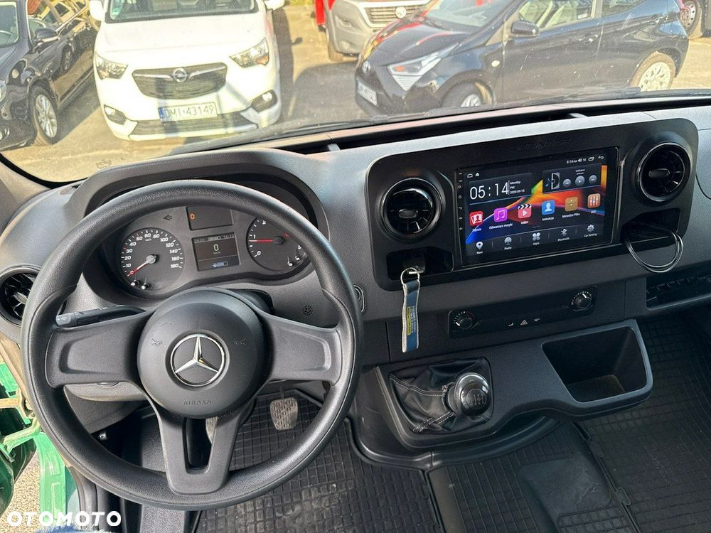 Mercedes-Benz Sprinter - 14