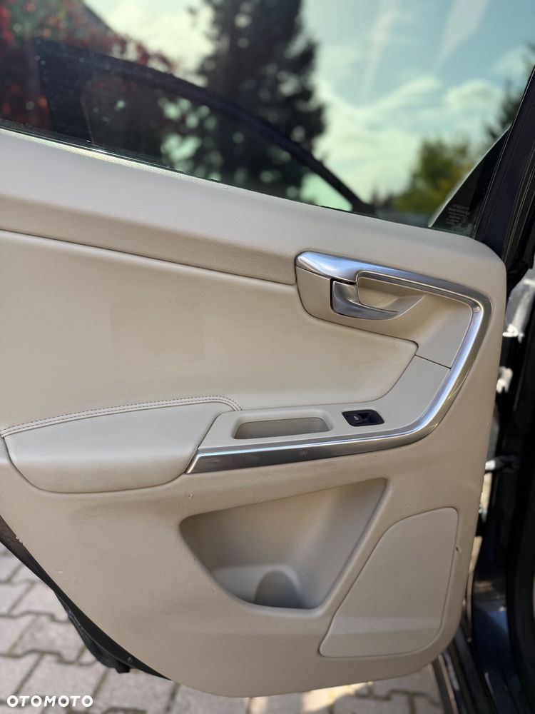 Volvo XC 60 D4 AWD Momentum - 12