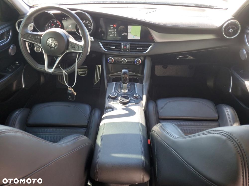 Alfa Romeo Giulia 2.0 Turbo 16V AT8-Q4 Ti - 8