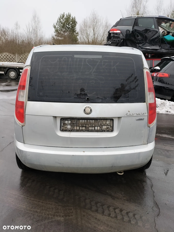 CAŁE AUTO NA CZĘŚCI LAMPY DRZWI  SKODA ROOMSTER