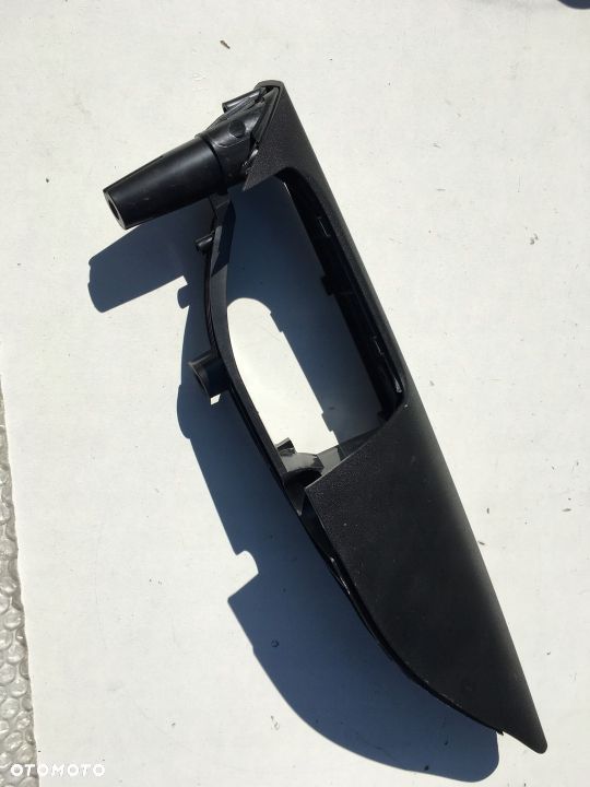 UCHWYT DRZWI LEWY PRZÓD SEAT TOLEDO III 5P1867179 - 2