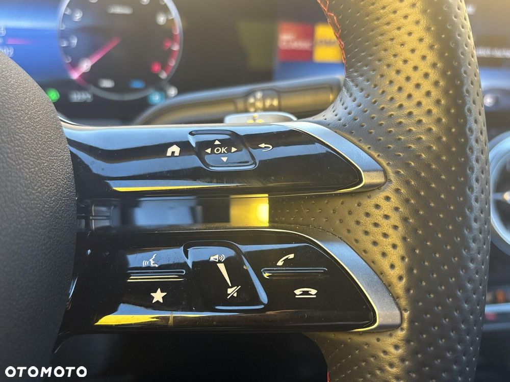 Mercedes-Benz GLA - 25