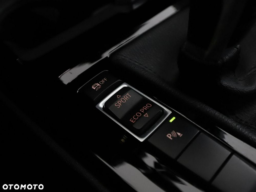 BMW X1 sDrive18d xLine - 29