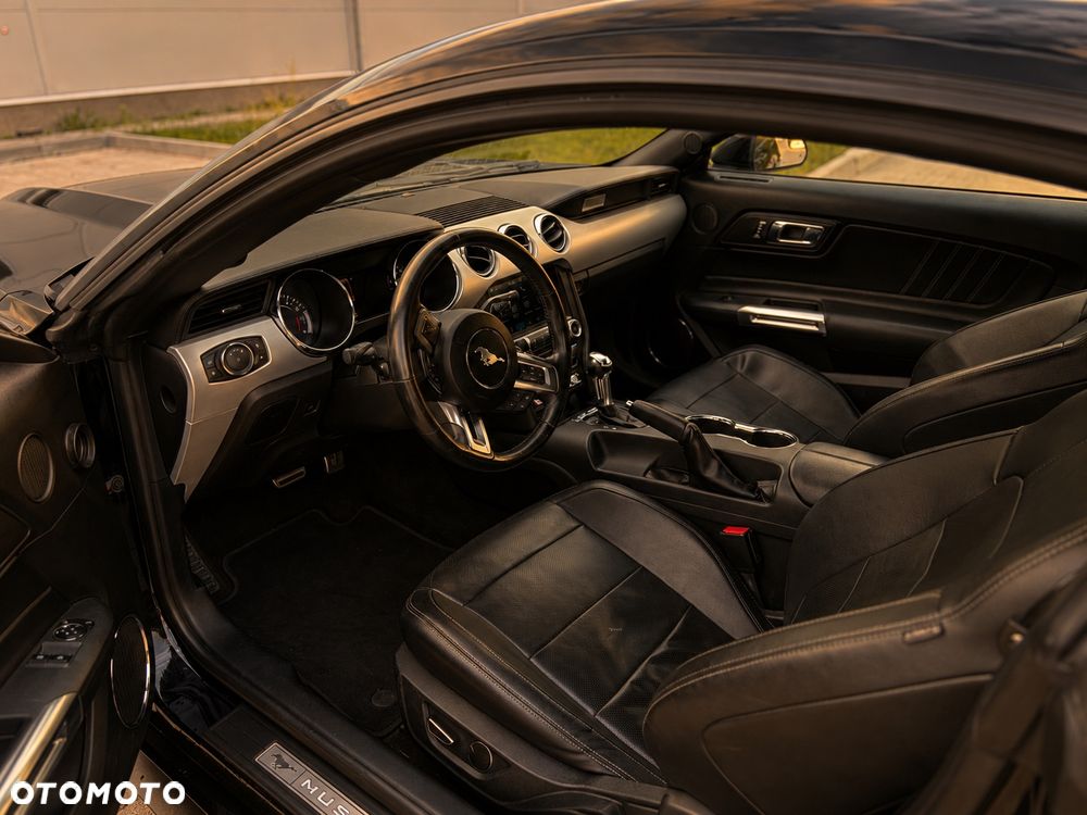 Ford Mustang - 25