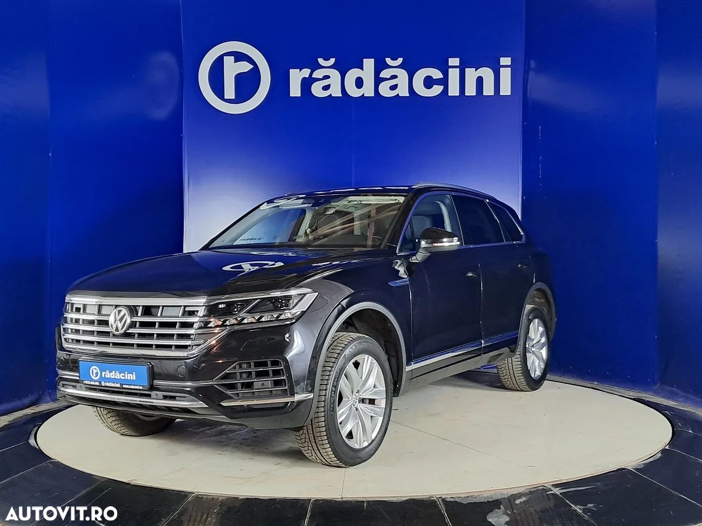 Volkswagen Touareg - 1