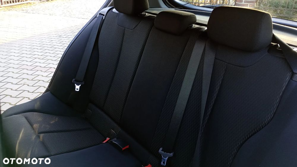 BMW Seria 1 114i Sport Line - 18