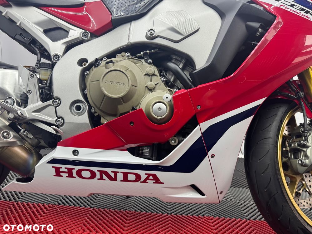 Honda CBR - 40