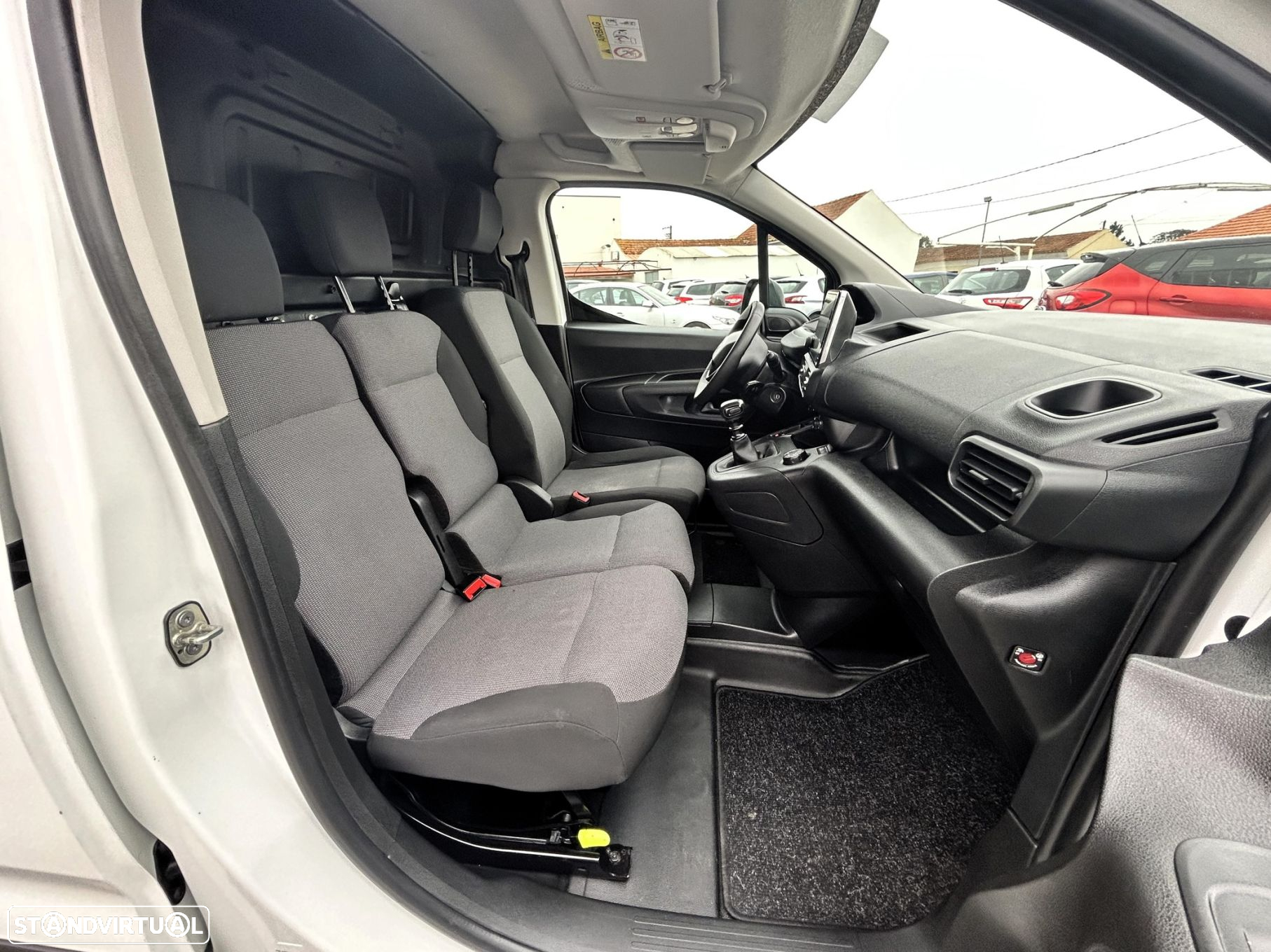 Peugeot Partner 1.5 BlueHDi Asphalt Longa - 25