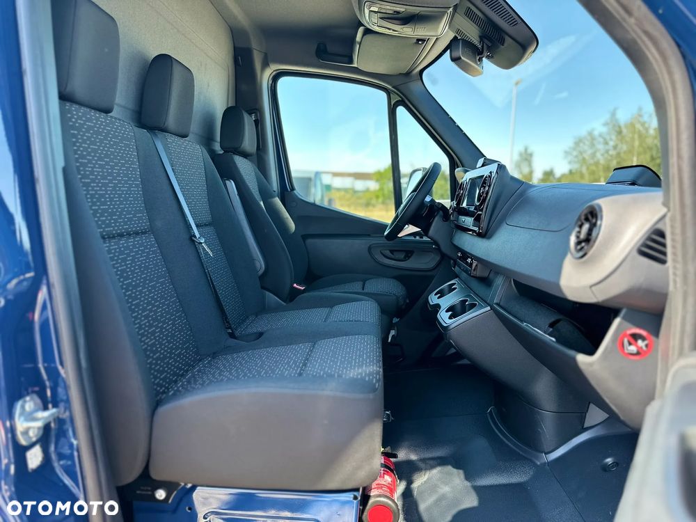 Mercedes-Benz Sprinter - 16