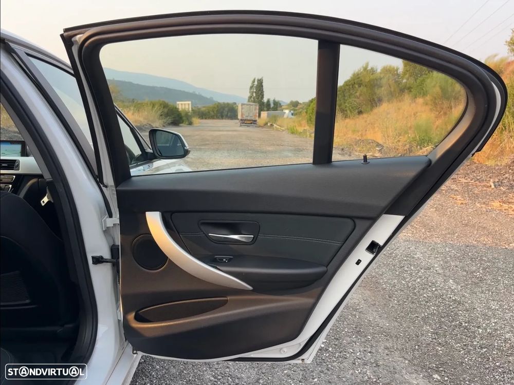 BMW 320 d Aut. Advantage - 34