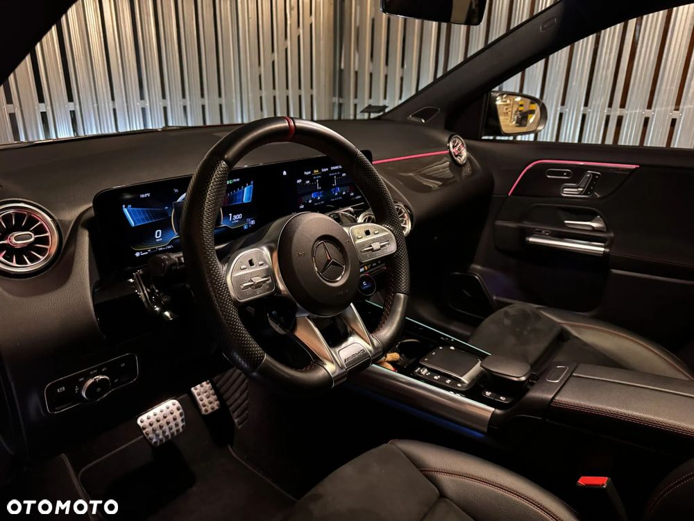 Mercedes-Benz GLA - 30