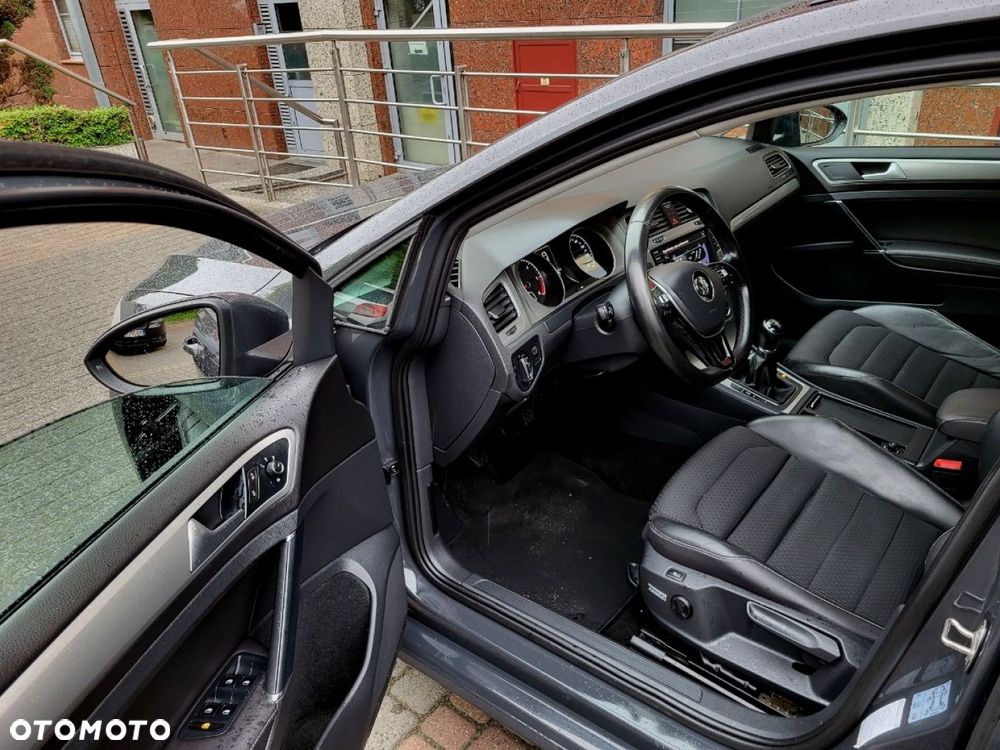 Volkswagen Golf - 22