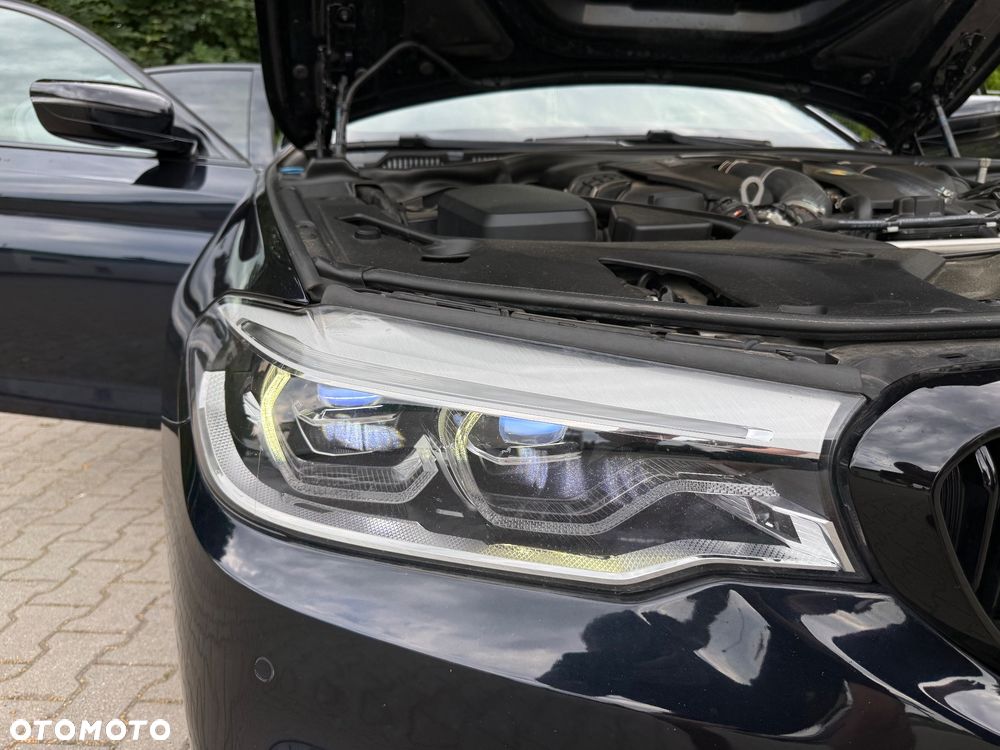 BMW Seria 5 M550i xDrive sport - 13