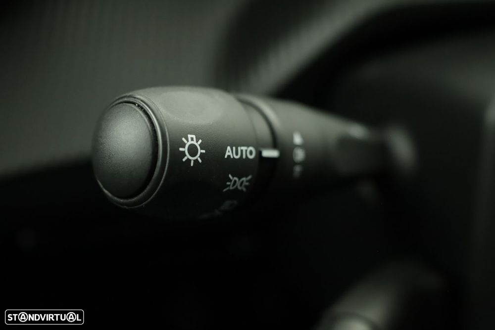 Peugeot 2008 1.2 PureTech Allure - 17