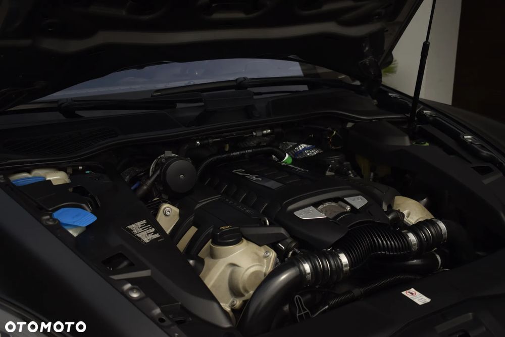 Porsche Cayenne Turbo Tiptronic S - 9