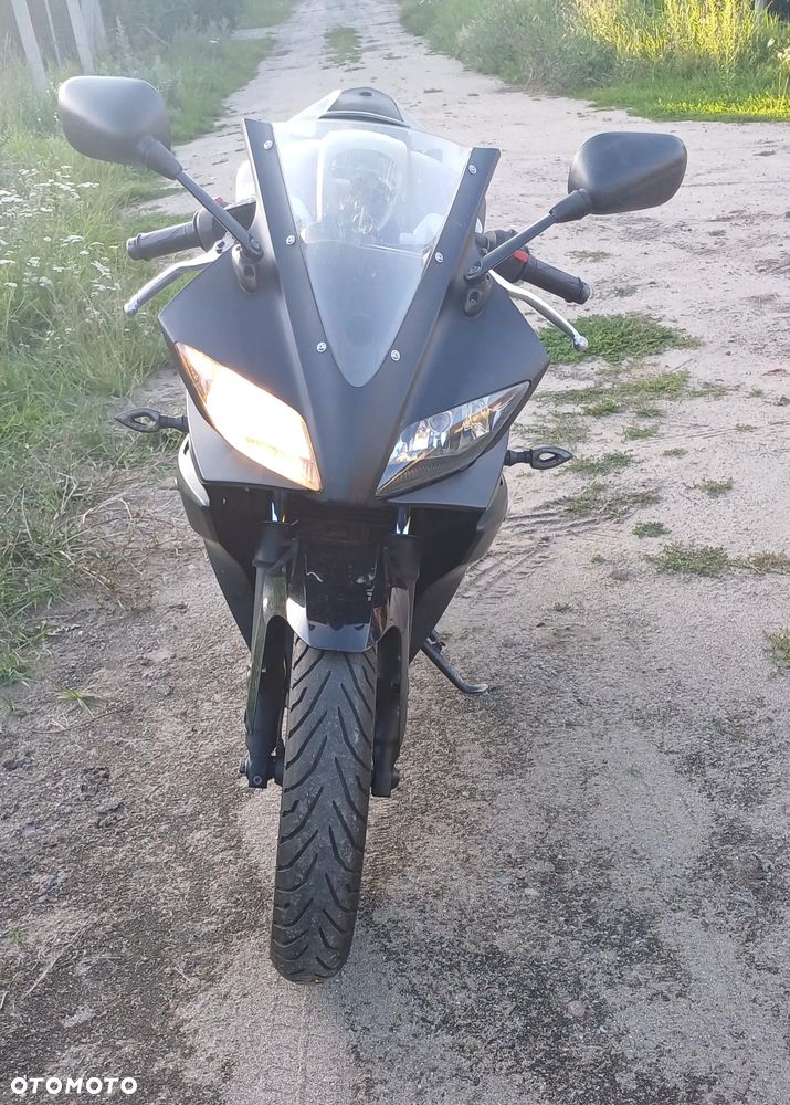 Yamaha YZF - 4