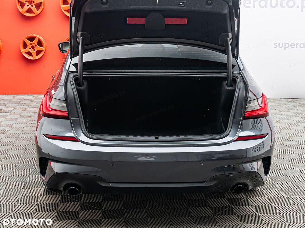 BMW Seria 3 318d M Sport Shadow - 34