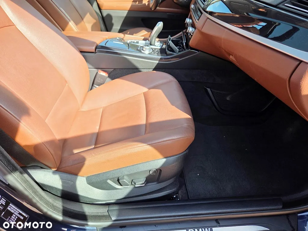 BMW Seria 5 525d xDrive Touring - 28
