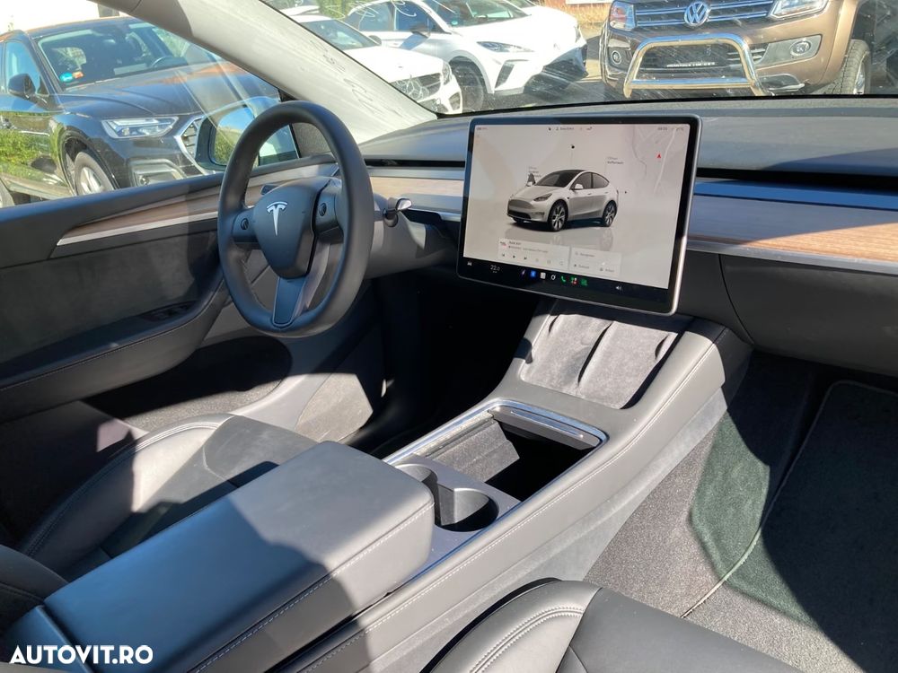 Tesla Model Y Long Range Dual Motor AWD - 15