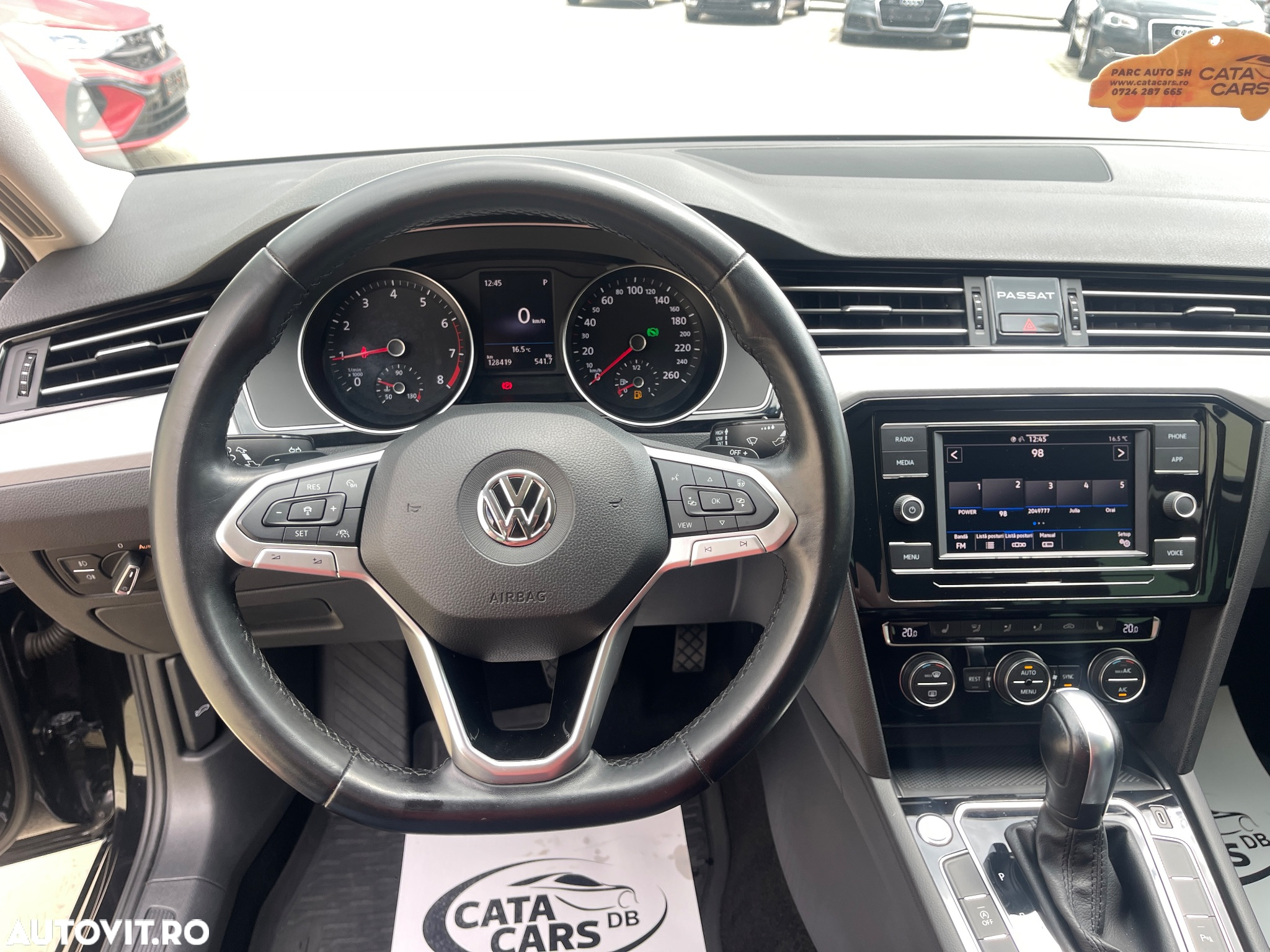Volkswagen Passat - 37