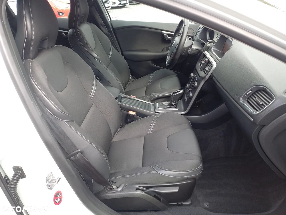 Volvo V40 D2 Momentum - 19